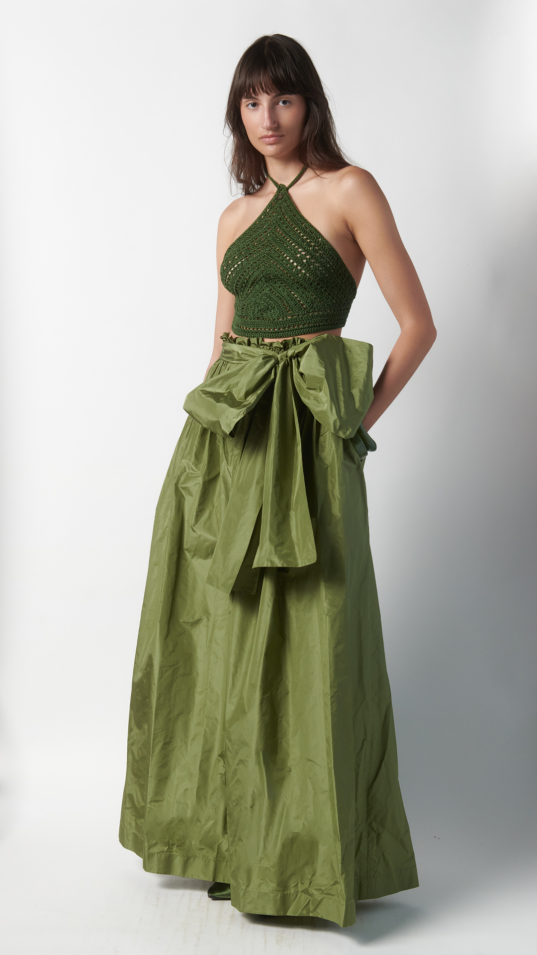 Gonna ampia in taffetà di seta verde oliva