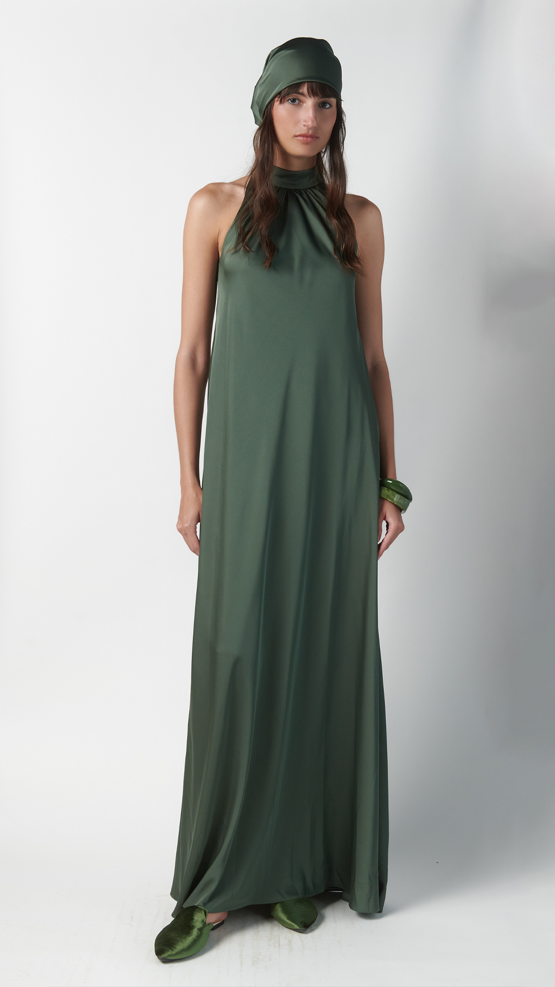 Abito in seta verde oliva